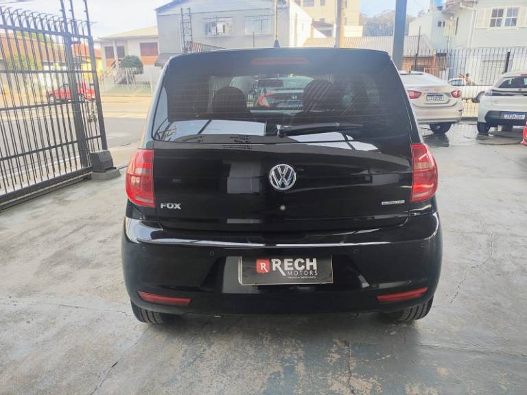 VOLKSWAGEN - FOX - 2014/2014 - Preta - R$ 39.800,00