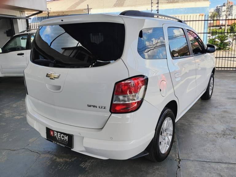 CHEVROLET - SPIN - 2015/2016 - Branca - R$ 58.700,00