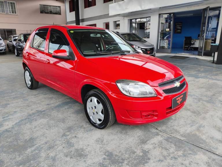 CHEVROLET - CELTA - 2013/2013 - Vermelha - R$ 32.900,00