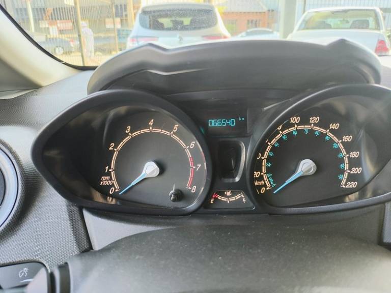 FORD - FIESTA - 2015/2015 - Branca - R$ 44.990,00