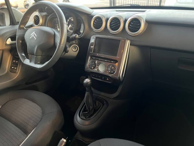 CITROËN - C3 - 2016/2017 - Branca - R$ 45.900,00