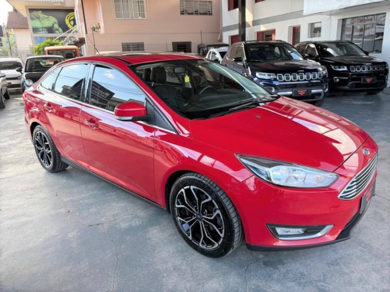 FORD - FOCUS - 2016/2017 - Vermelha - R$ 64.900,00