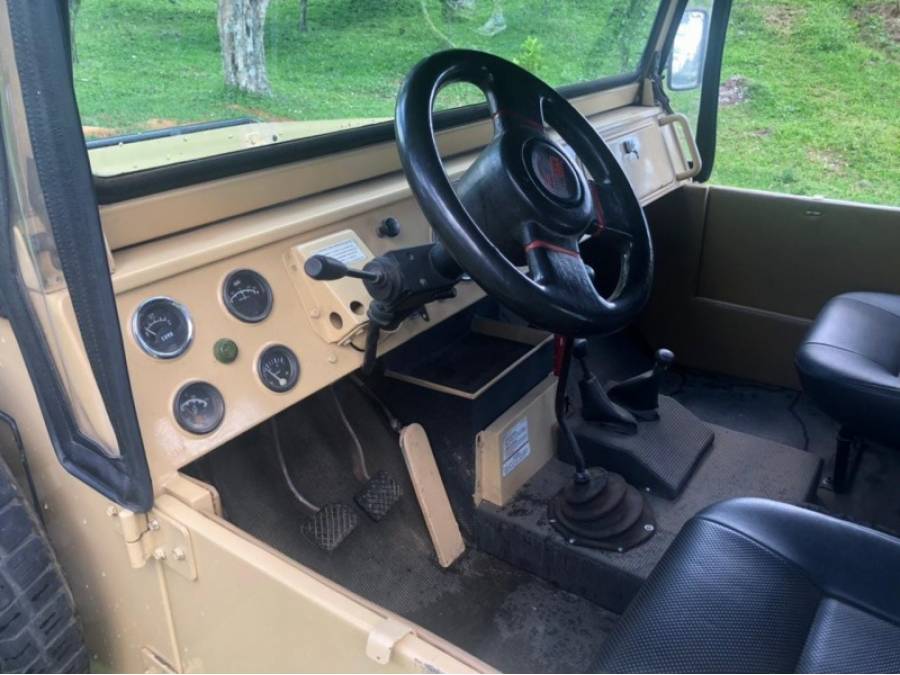 CBT - JEEP - 1981/1981 - Bege - R$ 58.000,00