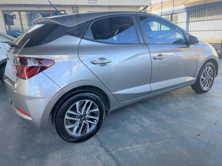 HYUNDAI - HB20 - 2020/2021 - Prata - R$ 74.990,00