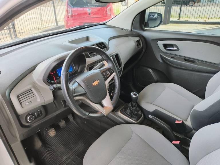 CHEVROLET - SPIN - 2015/2016 - Branca - R$ 58.700,00