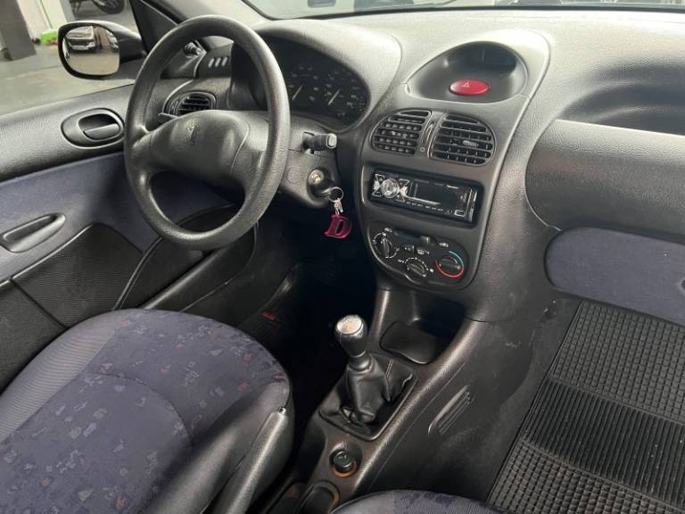 PEUGEOT - 206 - 1999/1999 - Prata - R$ 18.900,00