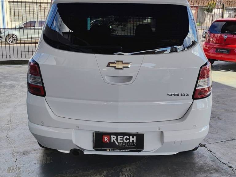 CHEVROLET - SPIN - 2015/2016 - Branca - R$ 58.700,00